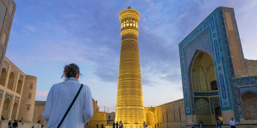 A Group Walking Tour Of Old Town - Kalon Minaret and the Islamic heart of the Old Town