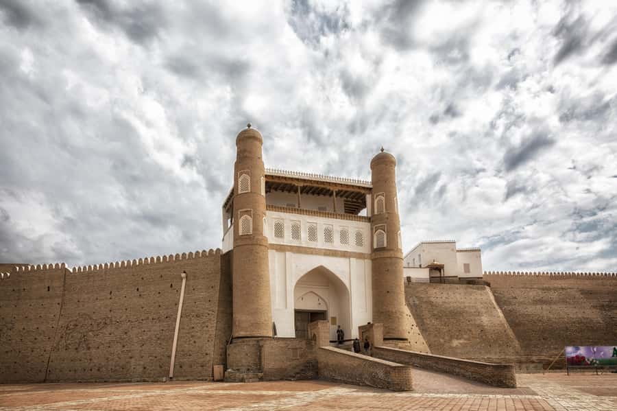 Bukhara: Full-Day Guided Tour with English-Speaking Guide - The 47-meter Kalon Minaret and Poi Kalan Mosque