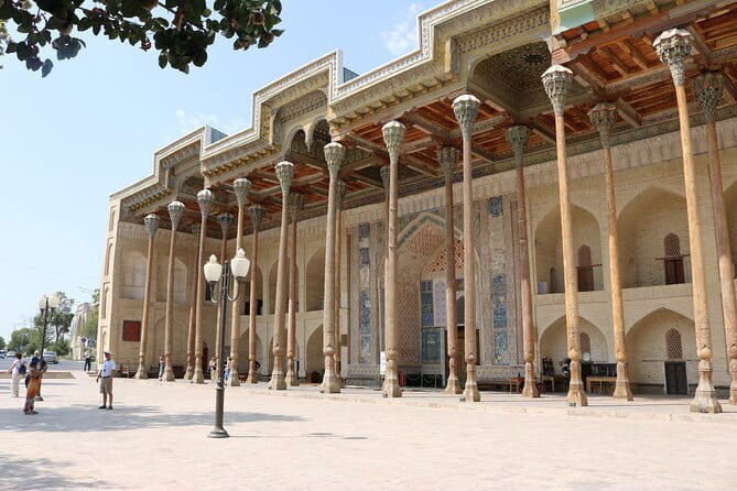 Bukhara: Private Guided Walking Tour with Hotel Pickup - Starting beside the pool at Lyabi-Hauz