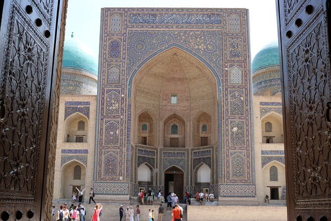 Bukhara: Walking Tour with a Small Group - Starting at Lyabi-Hauz and its shady pool