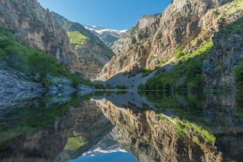 Jade Lake Tour from Tashkent - Walking to the lower Jade Lake