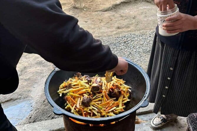 Plov Cooking Class at Local Uzbek House - Sitting Down at the Dastarkhan