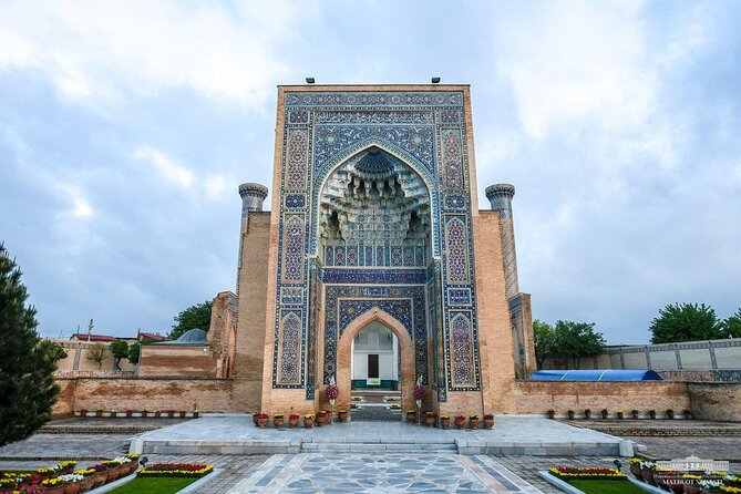 Samarkand All Inclusive Day Tour from Tashkent - Bibi Khanym and the route to Siab Bazaar