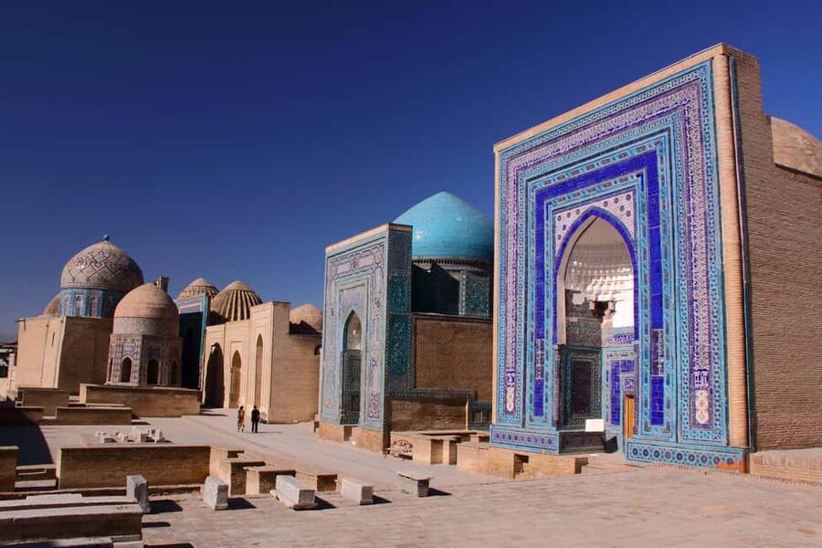 Samarkand: Photo Walking Tour - Siyob Bazaar brings color and movement