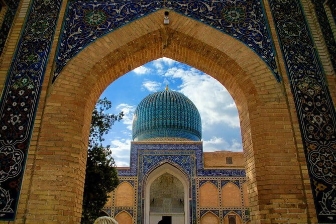 Samarkand Walking Tour - Shah-i-Zinda: Finish Among the Mausoleums