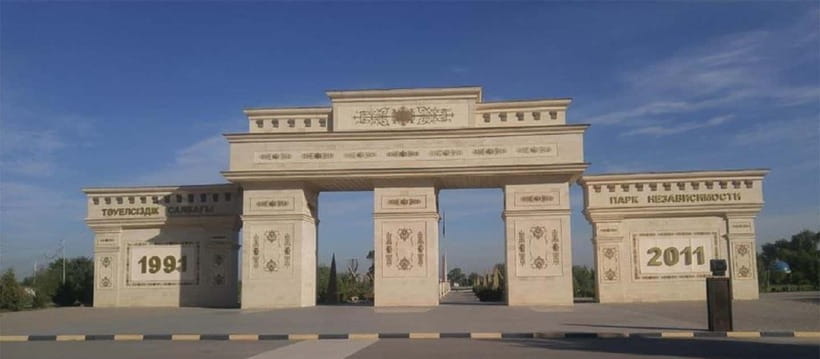 Shymkent Day Tour from Tashkent - The border crossing sets the rhythm