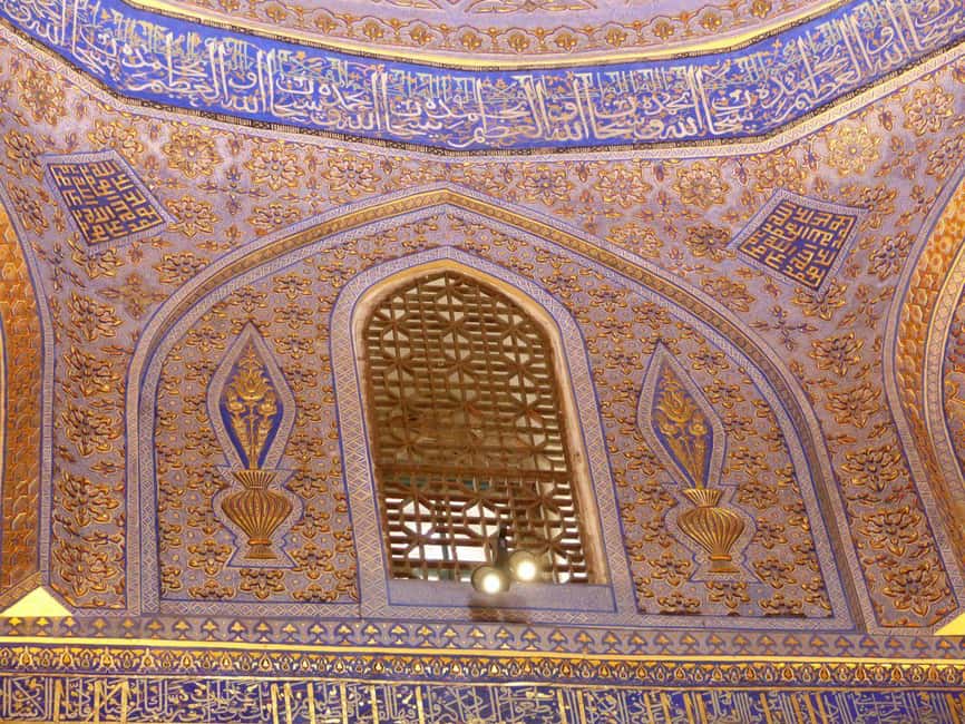Sunset walking tour of Samarkand - Bibi-Khanym Mosque and a famous building legend