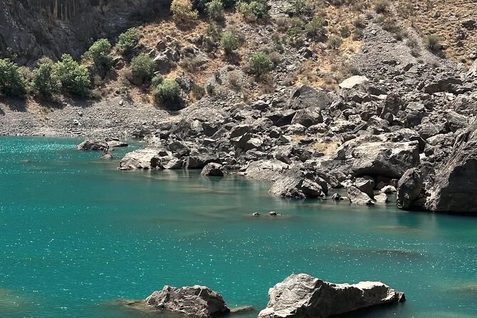 Tadjikistan 7 Lakes Day Trip from Samarkand with Lunch - Walking between the lakes