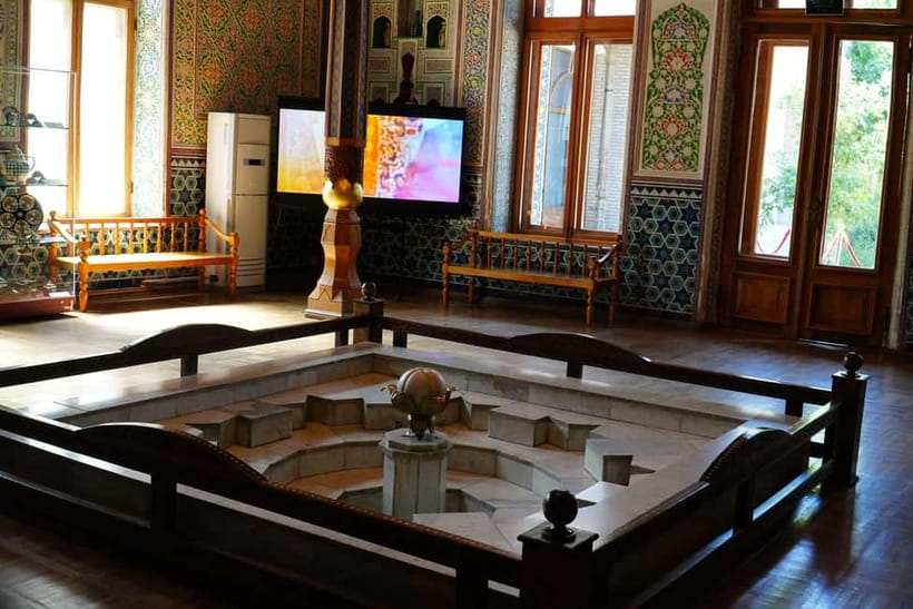 Tashkent: City Tour with Pro Photography, Lunch & Dinner - Monument of Courage and the city’s difficult past