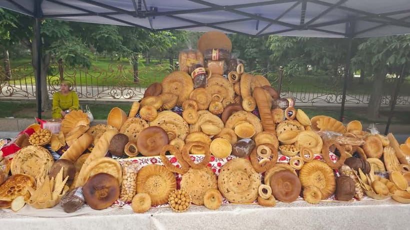 Tashkent: Hidden Gems Walking Tour with Local Snacks - Why this four-hour walk works so well