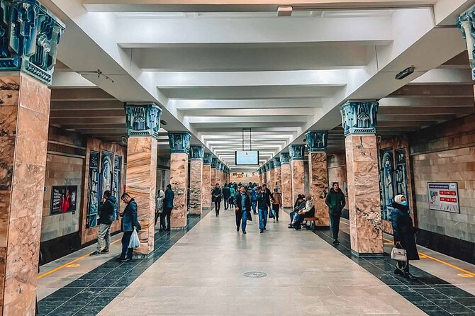 Tashkent Soviet Architecture (Modernism) and Subway station tour. - Amir Temur Square and the Uzbekistan Hotel